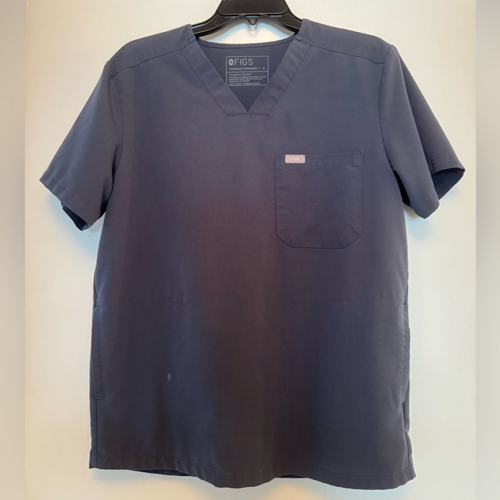 Figs Men's Chisec Three-Pocket Scrub Top, color: light navy, size S